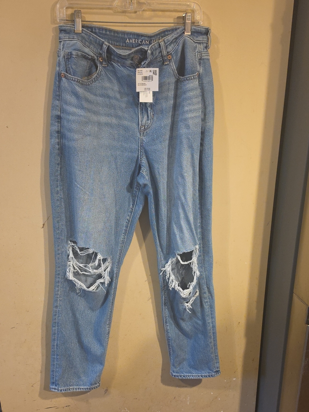 American Eagle Outfitters Light Wash Ripped Boyfriend Jeans